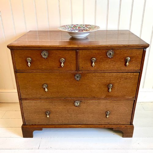 18TH CENTURY OAK CHEST OF DRAWERS - ADDITIONAL PHOTO 1