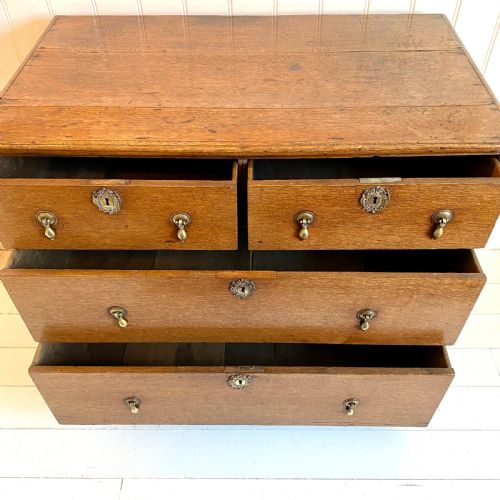 18TH CENTURY OAK CHEST OF DRAWERS - ADDITIONAL PHOTO 4