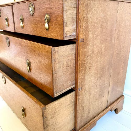 18TH CENTURY OAK CHEST OF DRAWERS - ADDITIONAL PHOTO 6