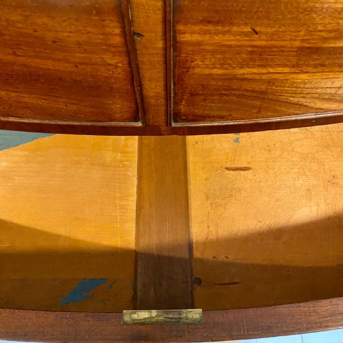 19TH CENTURY MAHOGANY BOW FRONT CHEST OF DRAWERS - ADDITIONAL PHOTO 9