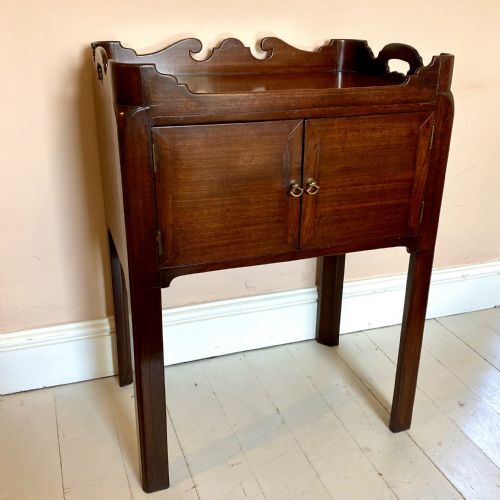 GEORGIAN MAHOGANY BEDSIDE CUPBOARD - ADDITIONAL PHOTO 1