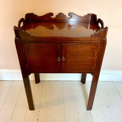 GEORGIAN MAHOGANY BEDSIDE CUPBOARD - ADDITIONAL PHOTO 2