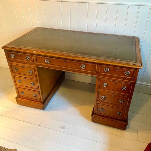 19TH CENTURY MAHOGANY PEDESTAL DESK - ADDITIONAL PHOTO 1