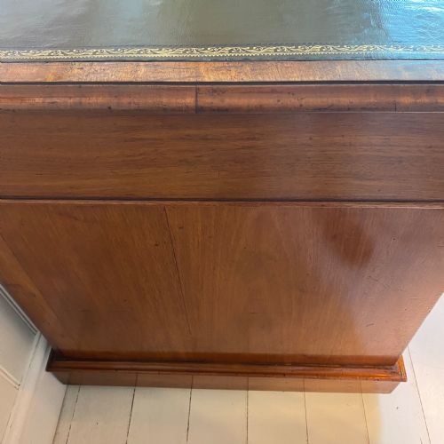 19TH CENTURY MAHOGANY PEDESTAL DESK - ADDITIONAL PHOTO 7