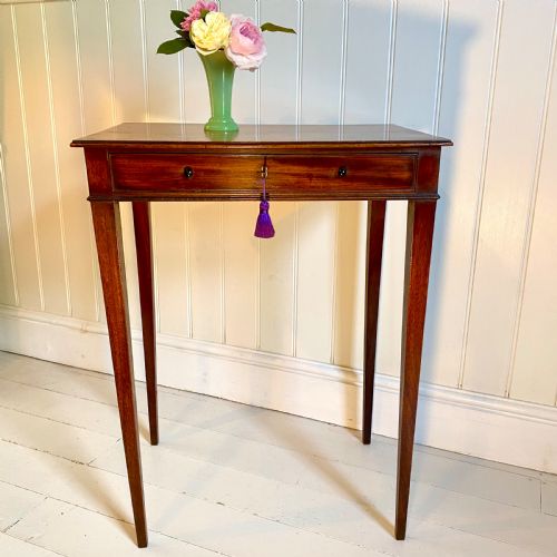 19th century occasional table - CATEGORY: ANTIQUE TABLES - DATED 19TH CENTURY