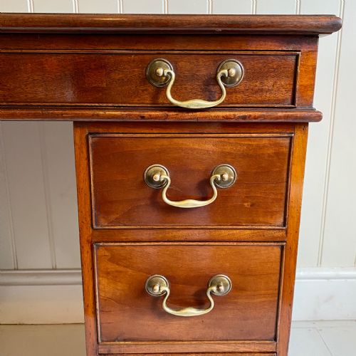 19TH CENTURY SMALL MAHOGANY PEDESTAL DESK - ADDITIONAL PHOTO 5