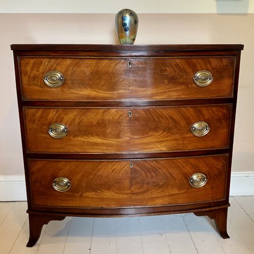 19th century bow front chest of drawers - CATEGORY: ANTIQUE CHEST OF DRAWERS - DATED 19TH CENTURY