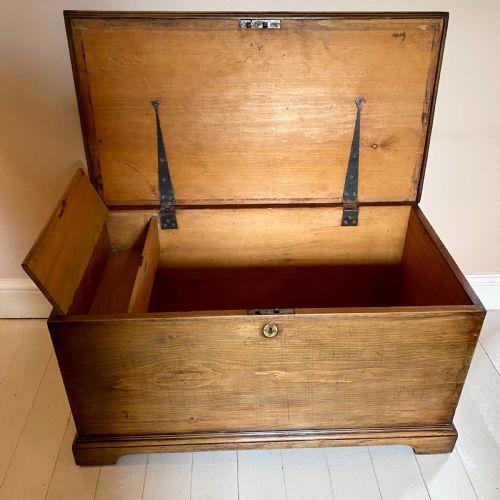 19TH CENTURY PINE TRUNK CHEST - ADDITIONAL PHOTO 2