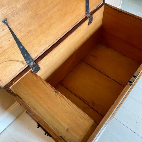 19TH CENTURY PINE TRUNK CHEST - ADDITIONAL PHOTO 3