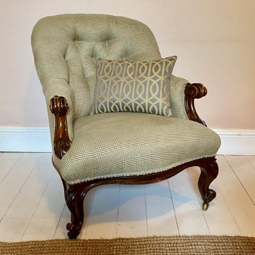 19th century walnut button back chair - CATEGORY: ANTIQUE CHAIRS - DATED 19TH CENTURY
