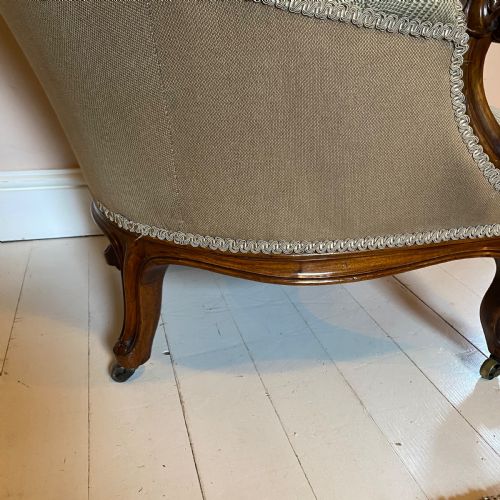 19TH CENTURY WALNUT BUTTON BACK CHAIR - ADDITIONAL PHOTO 6