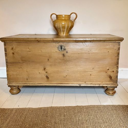 19th century pine trunk - CATEGORY: ANTIQUE CHESTS - DATED 19TH CENTURY