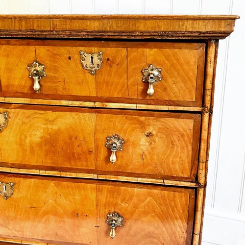 18TH CENTURY WALNUT CHEST OF DRAWERS - ADDITIONAL PHOTO 1