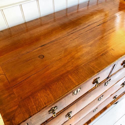 18TH CENTURY WALNUT CHEST OF DRAWERS - ADDITIONAL PHOTO 2
