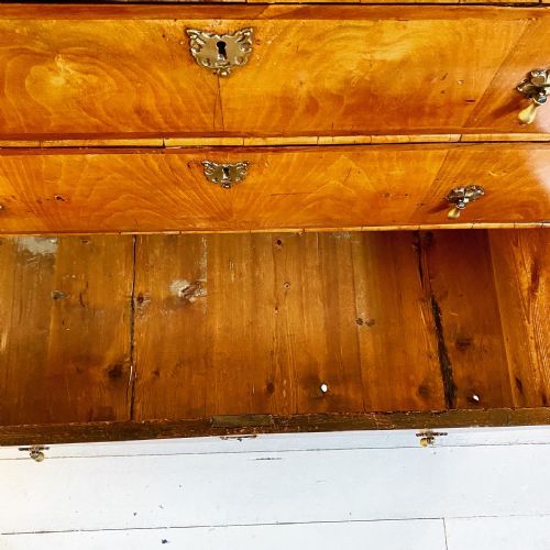 18TH CENTURY WALNUT CHEST OF DRAWERS - ADDITIONAL PHOTO 7