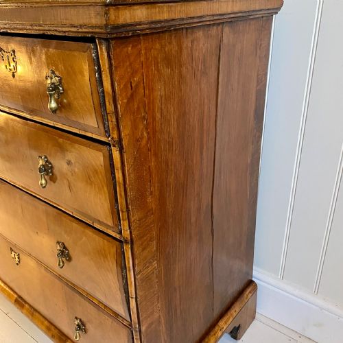 18TH CENTURY WALNUT CHEST OF DRAWERS - ADDITIONAL PHOTO 11