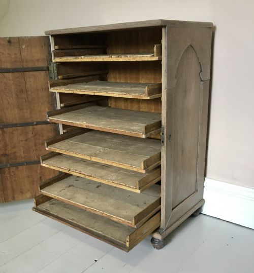 19TH CENTURY GOTHIC LIMED OAK CUPBOARD - ADDITIONAL PHOTO 3