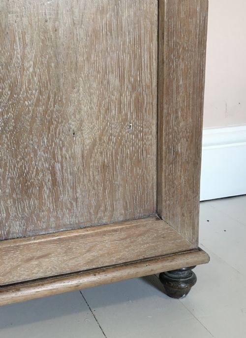 19TH CENTURY GOTHIC LIMED OAK CUPBOARD - ADDITIONAL PHOTO 5