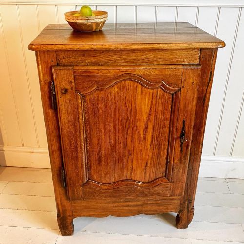 18th century french oak cupboard - CATEGORY: ANTIQUE CUPBOARDS - DATED 18TH CENTURY