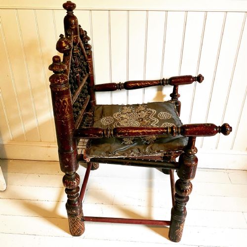 LACQUERED BALINESE CHAIR - ADDITIONAL PHOTO 4