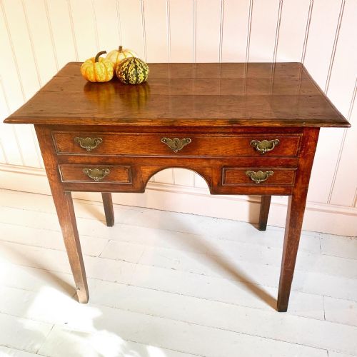 18th century oak lowboy - CATEGORY: ANTIQUE FURNITURE - DATED 18TH CENTURY