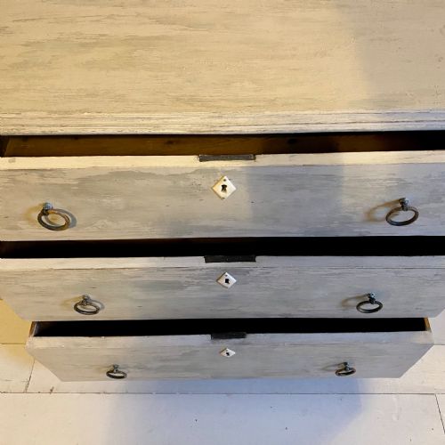GEORGIAN PAINTED CHEST OF DRAWERS - ADDITIONAL PHOTO 8