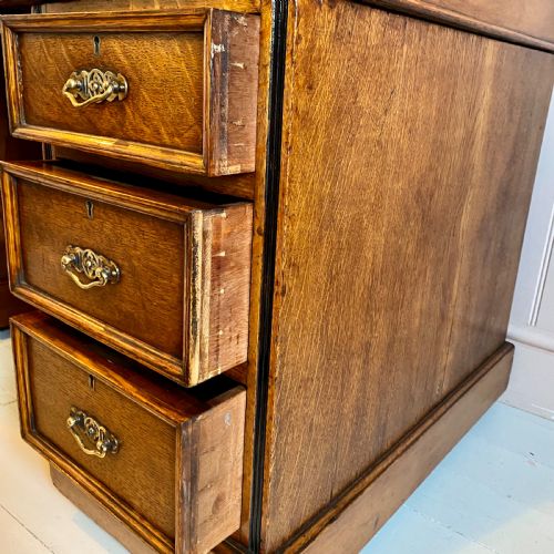 19TH CENTURY OAK PEDESTAL DESK - ADDITIONAL PHOTO 2