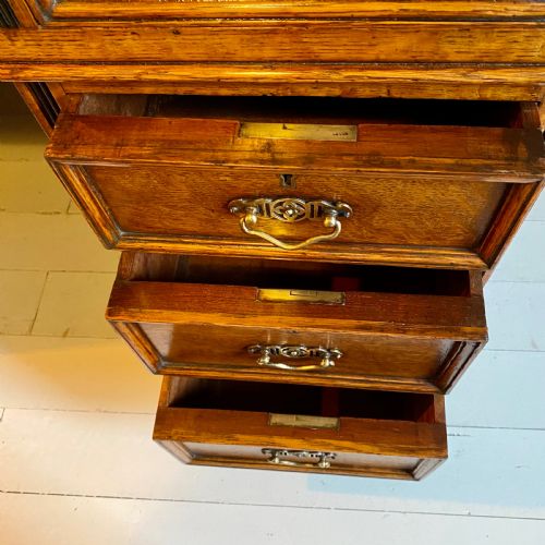 19TH CENTURY OAK PEDESTAL DESK - ADDITIONAL PHOTO 3