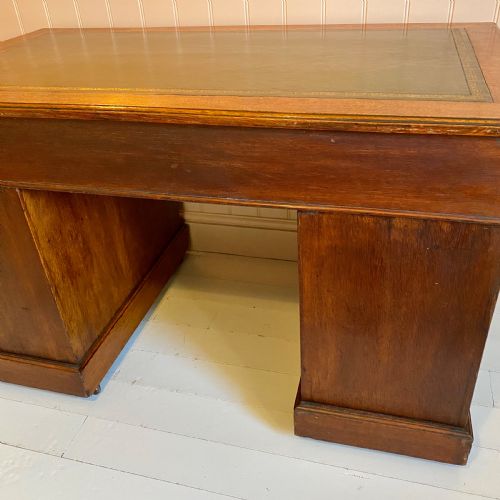 19TH CENTURY OAK PEDESTAL DESK - ADDITIONAL PHOTO 10