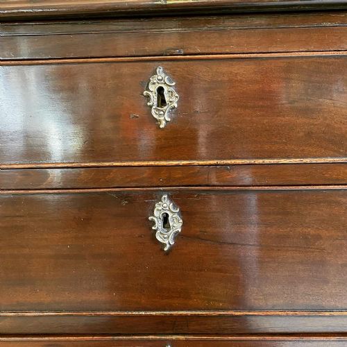 GEORGIAN MAHOGANY CHEST OF DRAWERS - ADDITIONAL PHOTO 1