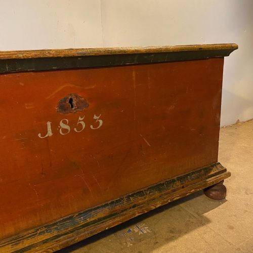 19H CENTURY SWEDISH PAINTED TRUNK - ADDITIONAL PHOTO 3