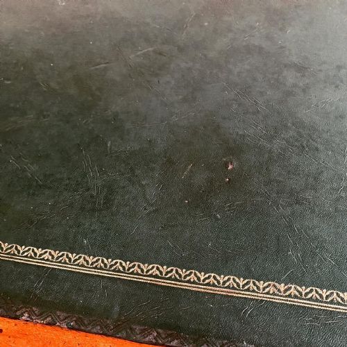 19TH CENTURY MAHOGANY SHOOLBRED PEDESTAL DESK - ADDITIONAL PHOTO 1
