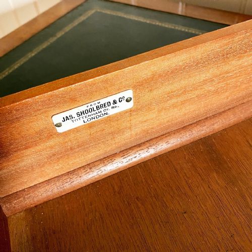 19TH CENTURY MAHOGANY SHOOLBRED PEDESTAL DESK - ADDITIONAL PHOTO 8