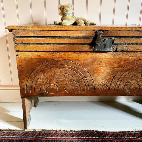 17TH CENTURY OAK COFFER - ADDITIONAL PHOTO 1