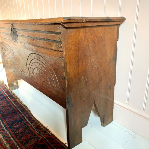 17TH CENTURY OAK COFFER - ADDITIONAL PHOTO 4