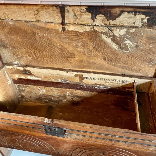 17TH CENTURY OAK COFFER - ADDITIONAL PHOTO 6