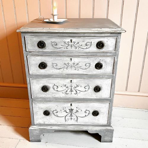19th century painted chest of drawers - CATEGORY: ANTIQUE CHEST OF DRAWERS - DATED 19TH CENTURY