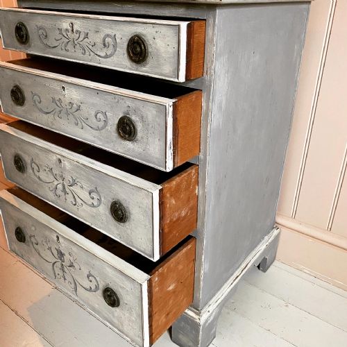 19TH CENTURY PAINTED CHEST OF DRAWERS - ADDITIONAL PHOTO 6