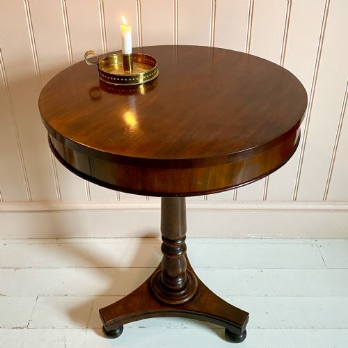 19th century mahogany occasional table - CATEGORY: ANTIQUE TABLES - DATED 19TH CENTURY