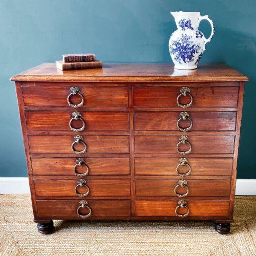 19th century mahogany chest of drawers - CATEGORY: ANTIQUE CHEST OF DRAWERS - DATED 19TH CENTURY