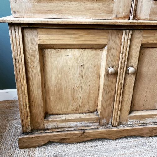 19TH CENTURY PINE HOUSEKEEPERS CUPBOARD LINEN PRESS - ADDITIONAL PHOTO 4