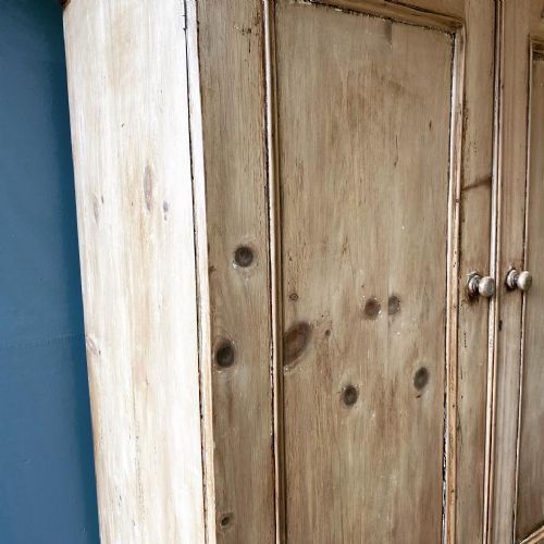19TH CENTURY PINE HOUSEKEEPERS CUPBOARD LINEN PRESS - ADDITIONAL PHOTO 6