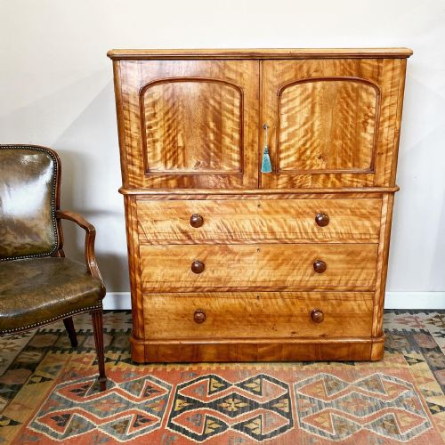 19th century satin birch linen press - CATEGORY: ANTIQUE CUPBOARDS - DATED 19TH CENTURY