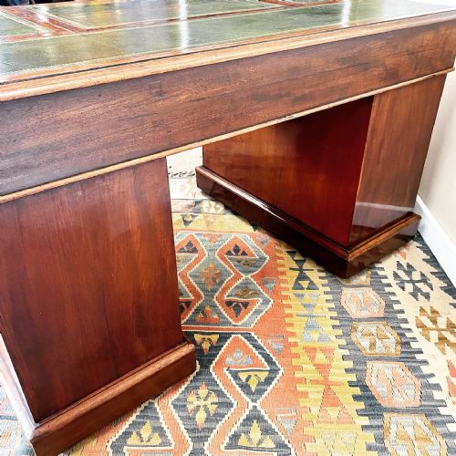 19TH CENTURY MAHOGANY PEDESTAL DESK - ADDITIONAL PHOTO 9