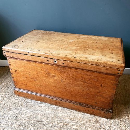 19TH CENTURY PINE TRUNK - ADDITIONAL PHOTO 1