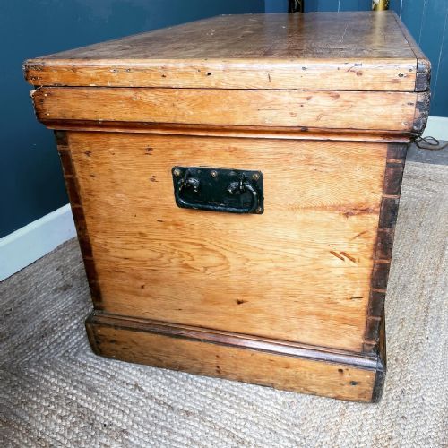 19TH CENTURY PINE TRUNK - ADDITIONAL PHOTO 4