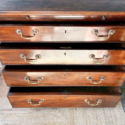GEORGIAN MAHOGANY CHEST OF DRAWERS - ADDITIONAL PHOTO 5
