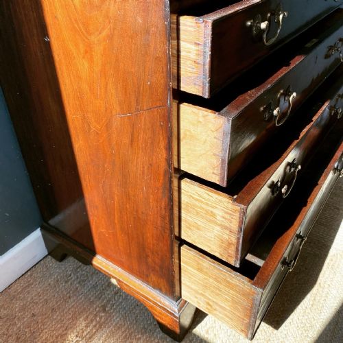 GEORGIAN MAHOGANY CHEST OF DRAWERS - ADDITIONAL PHOTO 6