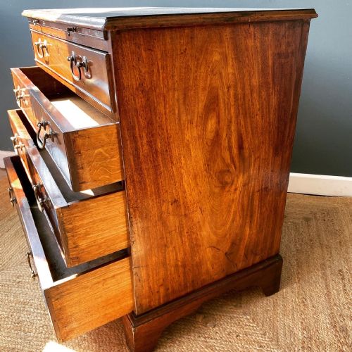 GEORGIAN MAHOGANY CHEST OF DRAWERS - ADDITIONAL PHOTO 7