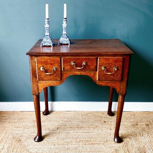 18th century style oak lowboy - CATEGORY: ANTIQUE CABINETS - DATED 19TH CENTURY
